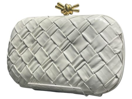 BOTTEGA VENETA Clutch Bag Leather WHT Knot on Sale